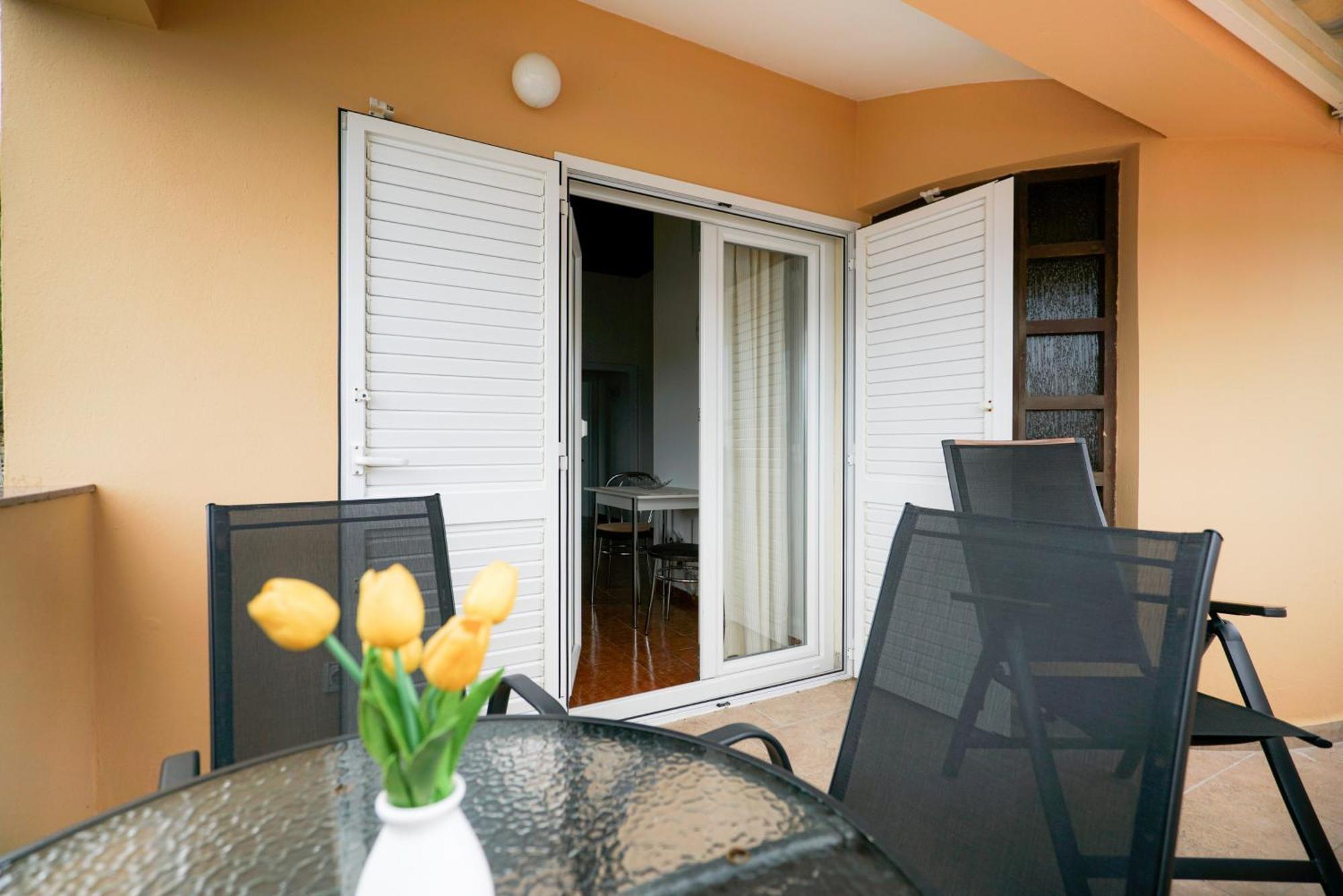 Apartments Osljak Преко Экстерьер фото